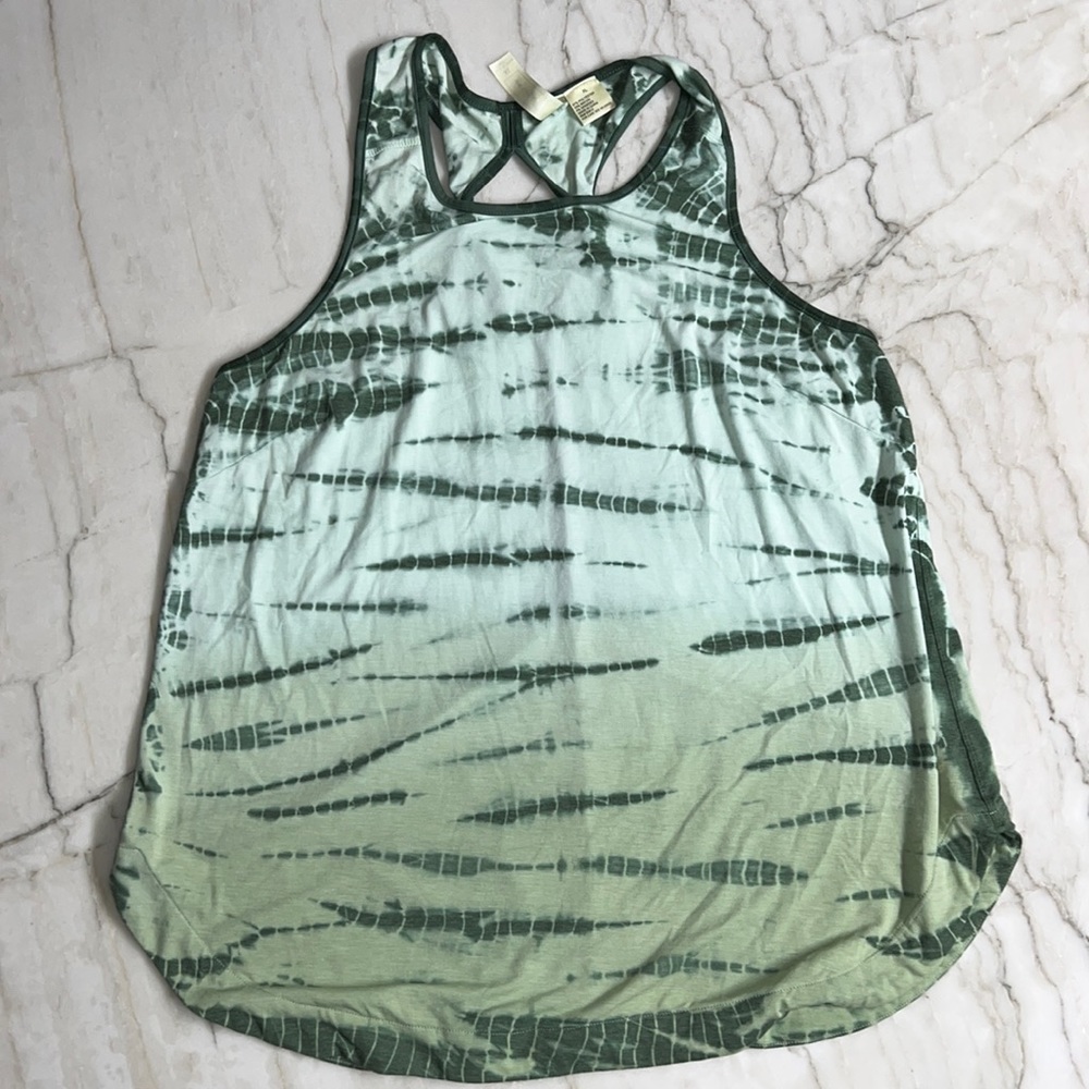 Halcyon woman’s tank size XL